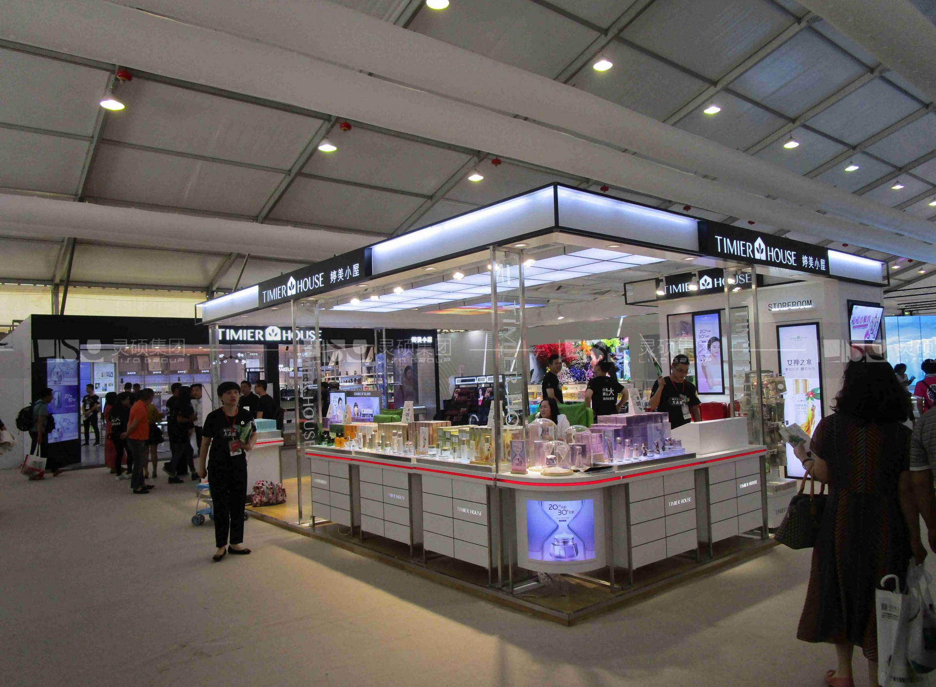 婷美小屋-美容展展臺設(shè)計(jì)案例