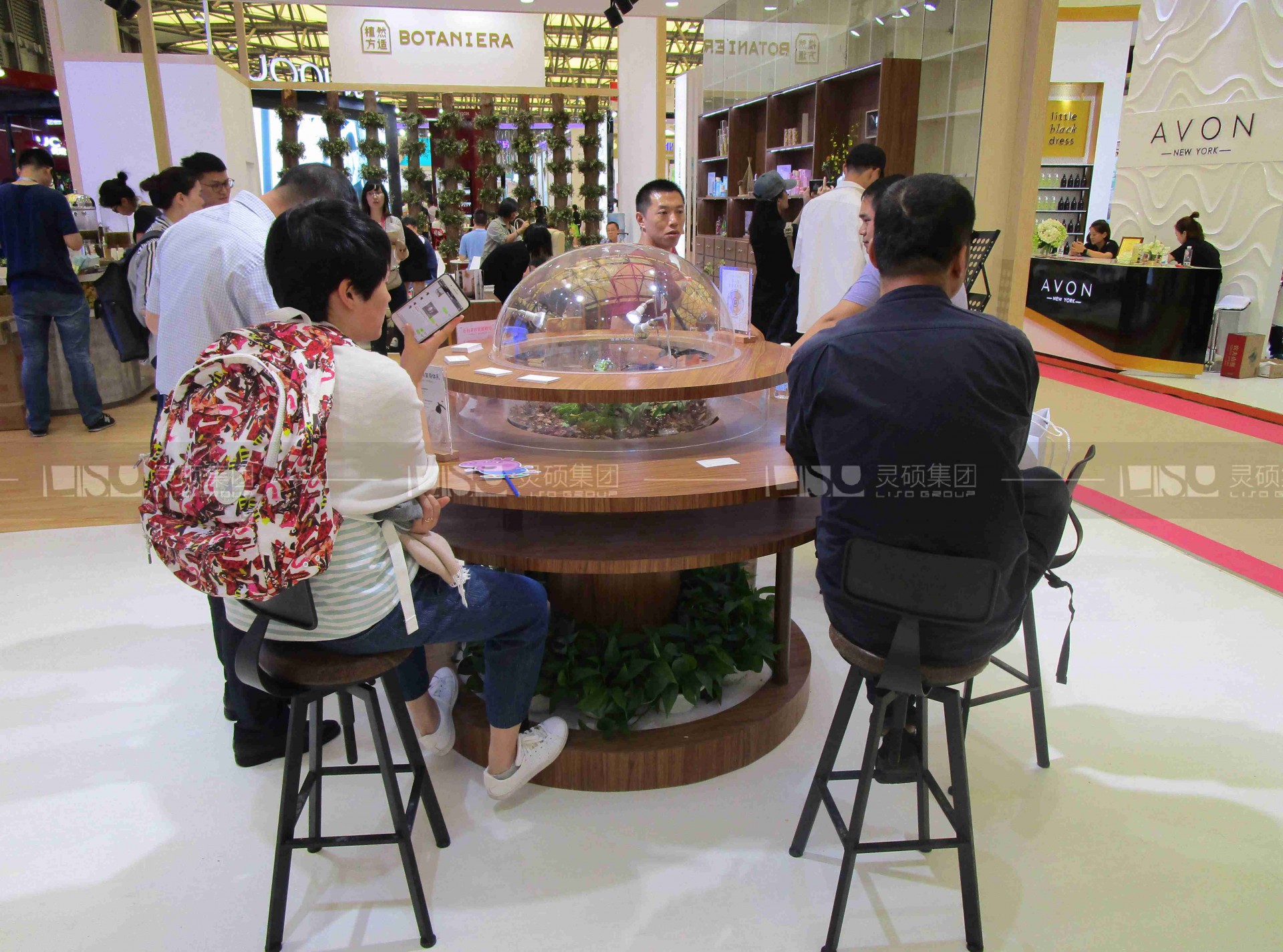 植然方適-美容展展臺設計案例