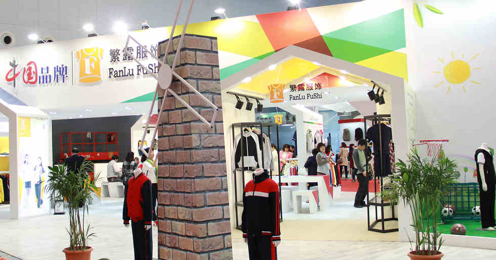 上海校服展繁露服飾精品校服T臺SHOW，走民族創(chuàng)新之路