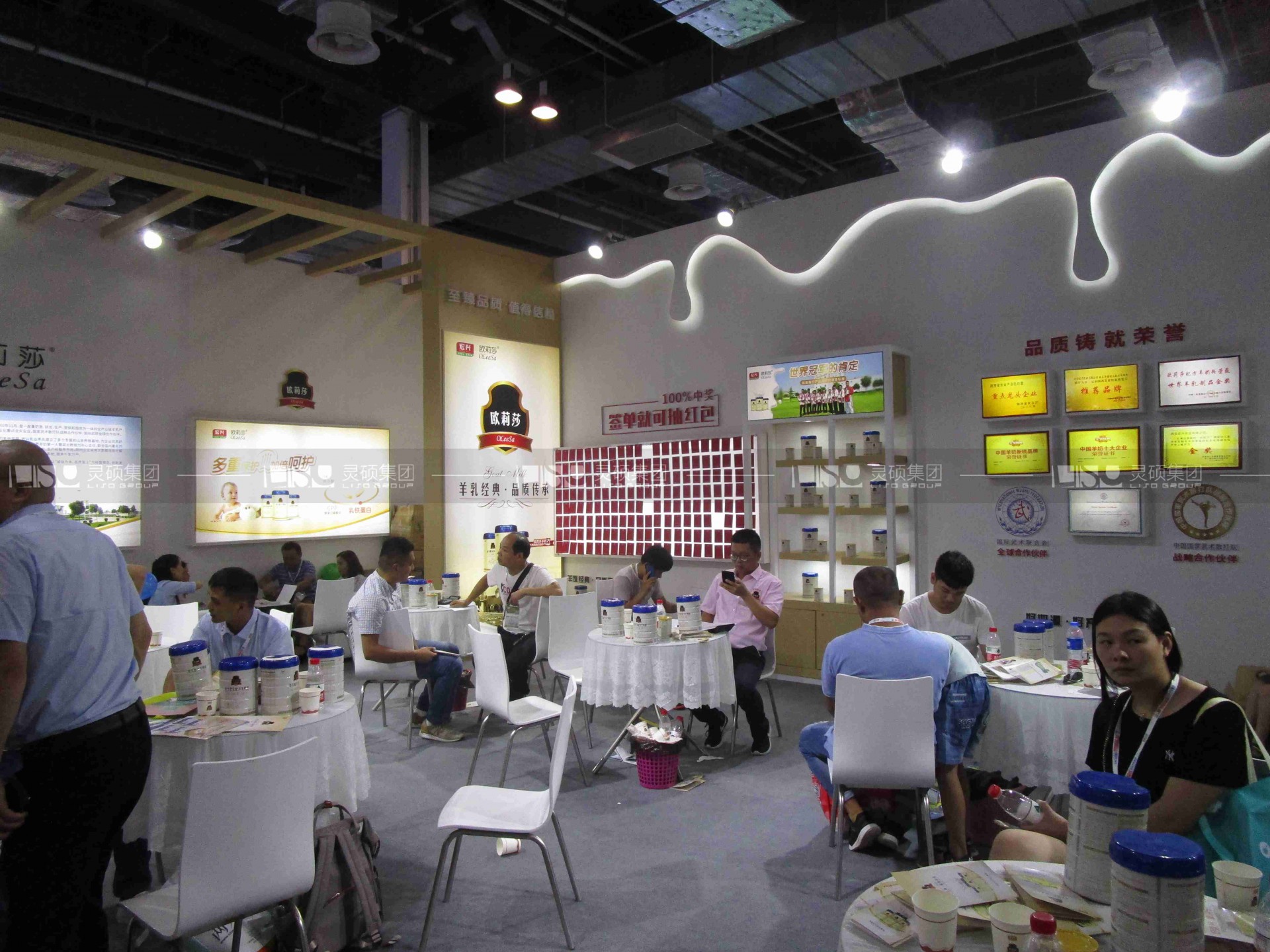 宏興乳業(yè)-19屆CBME中國(guó)孕嬰童展展臺(tái)設(shè)計(jì)案例